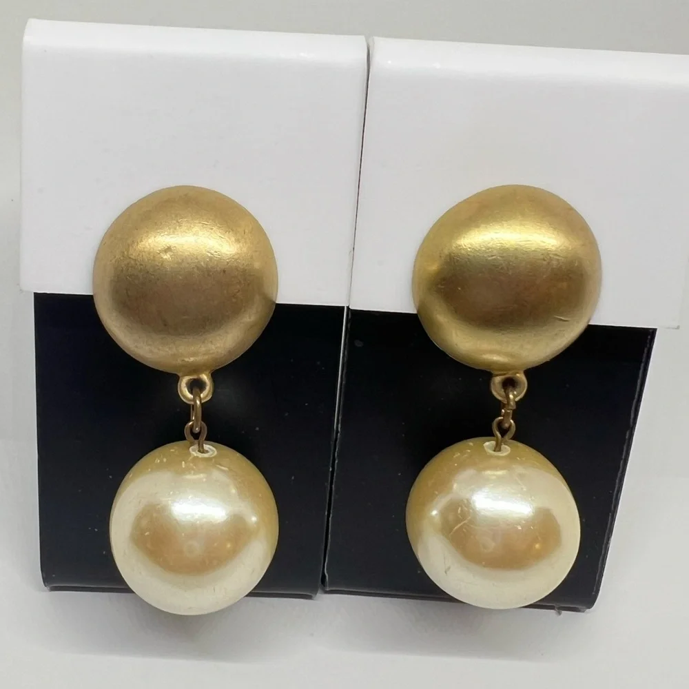 Vintage Ann Taylor Gold-tone Faux Pearl Dangle Clip On Earrings - Picture 1 of 10
